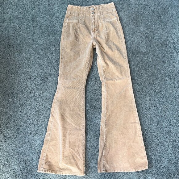 FREE PEOPLE WE THE FREE JAYDE MICRO CORDUROy HIGH RISE FLARE JEANS in NATURAL 28 - Picture 1 of 13
